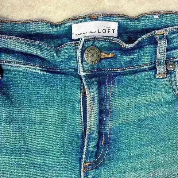 LOFT 5.5" Inseam Relaxed Fit Boyfriend Bermuda Denim Shorts Mid Wash Women 6 - Picture 3 of 9